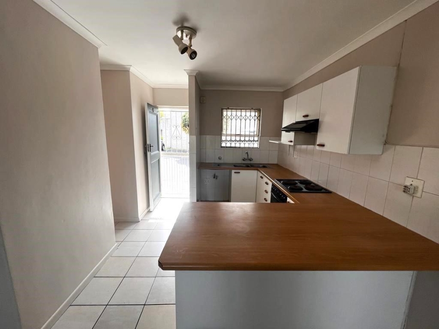 To Let 2 Bedroom Property for Rent in Oakglen Western Cape